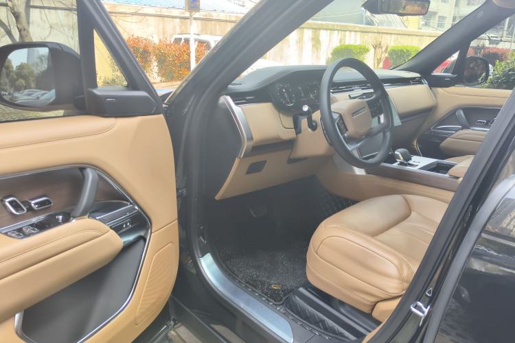 Used Land Rover Range 2024 3.0 L6 400 PS Prestige Extended Version 7-Seater Driver Seat