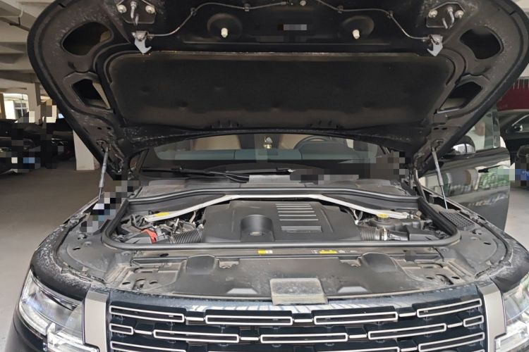 Used Land Rover Range 2024 3.0 L6 400 PS Prestige Extended Version 7-Seater Engine Bay
