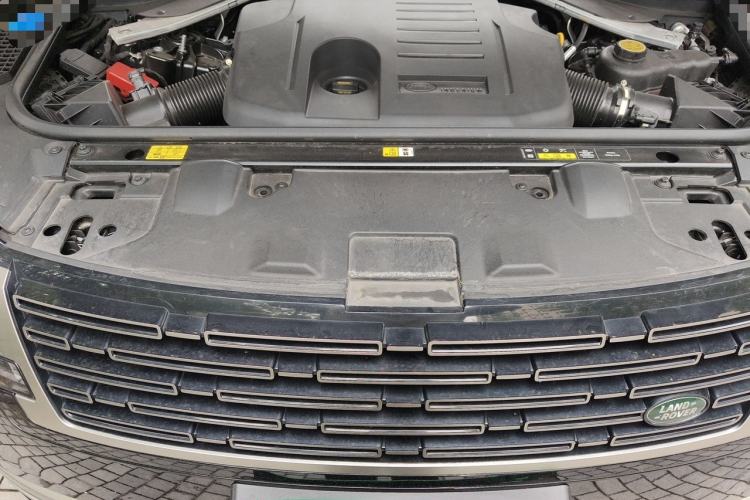 Used Land Rover Range 2024 3.0 L6 400 PS Prestige Extended Version 7-Seater Engine Bay