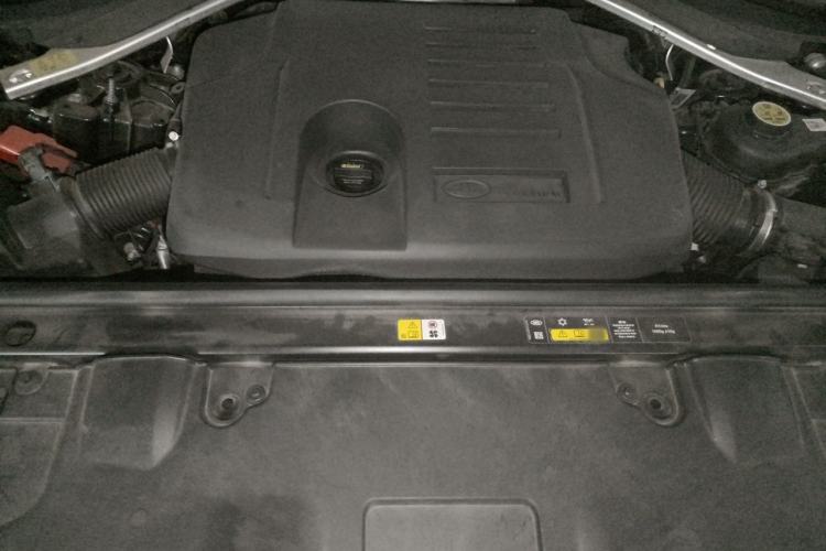 Used Land Rover Range 2024 3.0 L6 400 PS Prestige Extended Version 7-Seater Engine Bay
