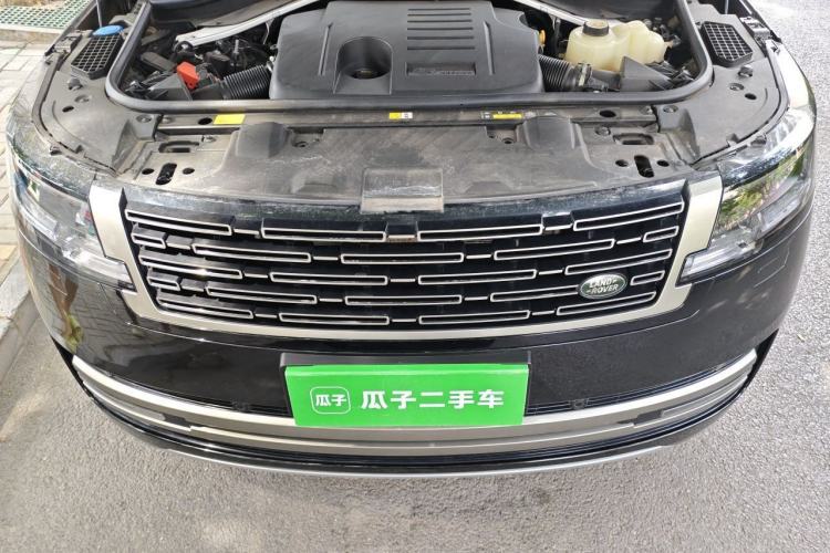 Used Land Rover Range 2024 3.0 L6 400 PS Prestige Extended Version 7-Seater Engine Bay