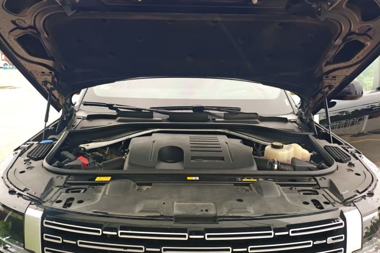 Used Land Rover Range 2024 3.0 L6 400 PS Extended Version Engine Bay
