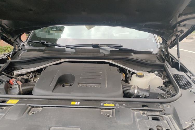 Used Land Rover Range 2024 3.0 L6 400 PS Extended Version Engine Bay