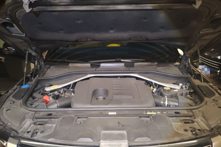 Used Land Rover Range 2024 3.0 L6 360 PS Grand Edition Engine Bay