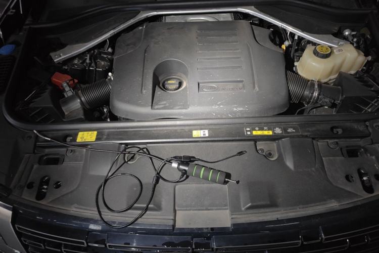 Used Land Rover Range 2024 3.0 L6 400 PS Prestige Extended Version 7-Seater Engine Bay
