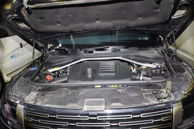 Used Land Rover Range 2024 3.0 L6 360 PS Grand Edition Engine Bay