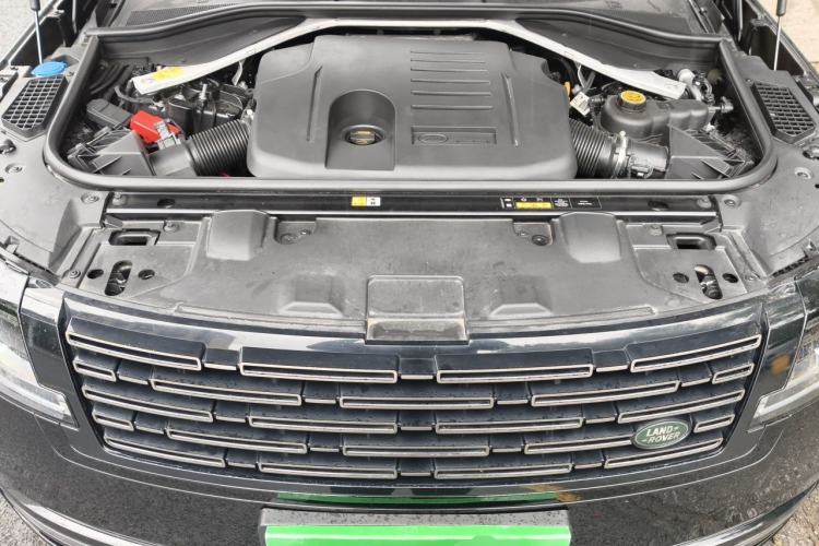 Used Land Rover Range 2024 3.0 L6 400 PS Prestige Extended Version 7-Seater Engine Bay