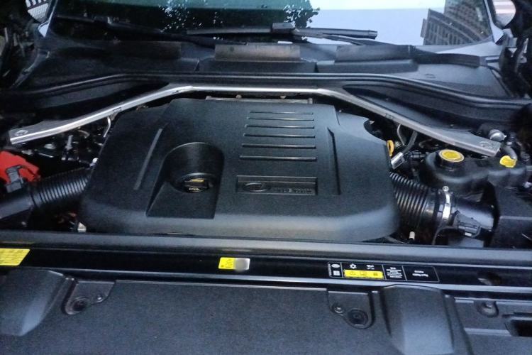 Used Land Rover Range 2024 3.0 L6 400 PS Extended Luxury Edition Engine Bay