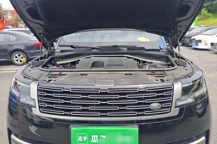 Used Land Rover Range 2024 3.0 L6 400 PS Prestige Extended Version 7-Seater Engine Bay
