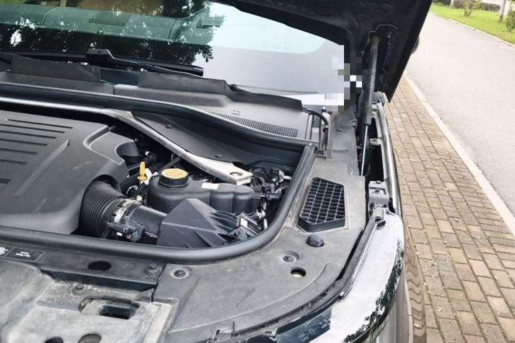 Used Land Rover Range 2024 3.0 L6 400 PS Extended Version Engine Bay Left