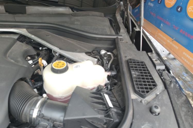 Used Land Rover Range 2024 3.0 L6 400 PS Prestige Extended Version 7-Seater Engine Bay Left
