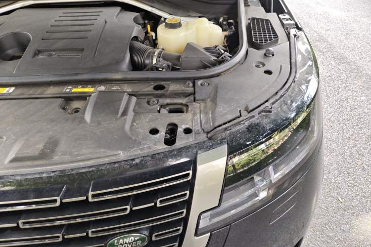 Used Land Rover Range 2024 3.0 L6 400 PS Prestige Extended Version 7-Seater Engine Bay Left