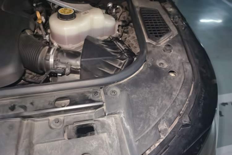 Used Land Rover Range 2024 3.0 L6 400 PS Extended Luxury Edition Engine Bay Left