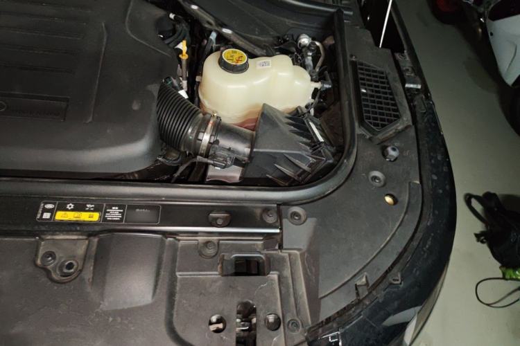 Used Land Rover Range 2024 3.0 L6 400 PS Prestige Extended Version 7-Seater Engine Bay Left