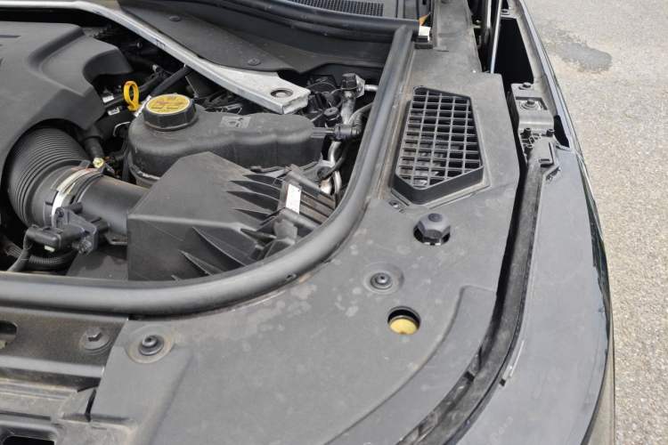 Used Land Rover Range 2024 3.0 L6 400 PS Prestige Extended Version 7-Seater Engine Bay Left