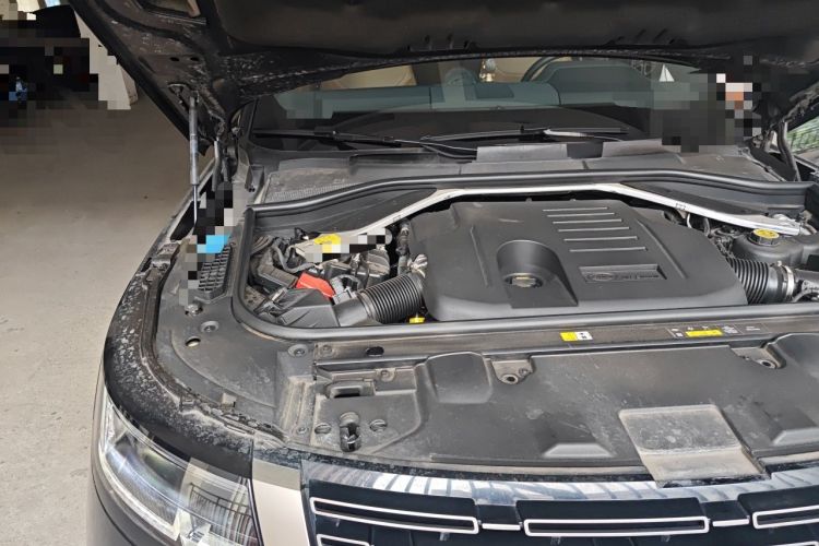 Used Land Rover Range 2024 3.0 L6 400 PS Prestige Extended Version 7-Seater Engine Bay Right