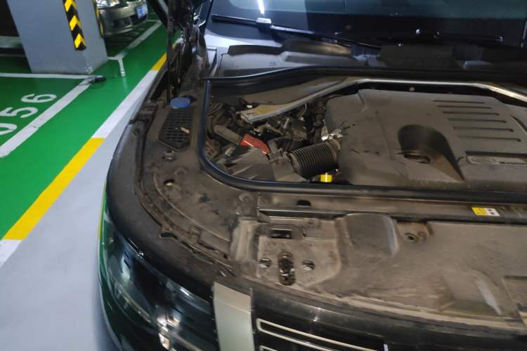 Used Land Rover Range 2024 3.0 L6 400 PS Prestige Extended Version 7-Seater Engine Bay Right