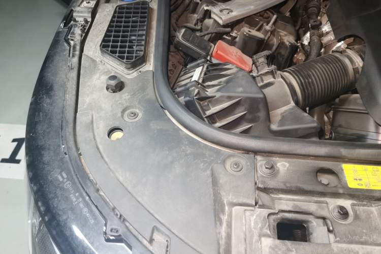 Used Land Rover Range 2024 3.0 L6 400 PS Extended Luxury Edition Engine Bay Right