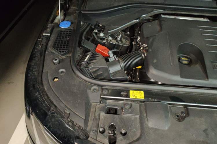 Used Land Rover Range 2024 3.0 L6 400 PS Prestige Extended Version 7-Seater Engine Bay Right