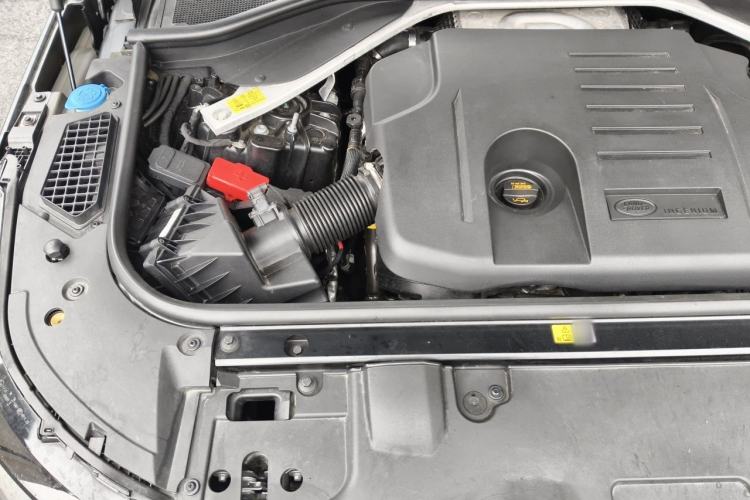 Used Land Rover Range 2024 3.0 L6 400 PS Prestige Extended Version 7-Seater Engine Bay Right