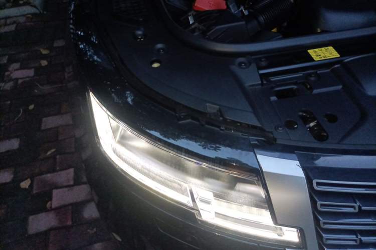 Used Land Rover Range 2024 3.0 L6 400 PS Extended Luxury Edition Engine Bay Right