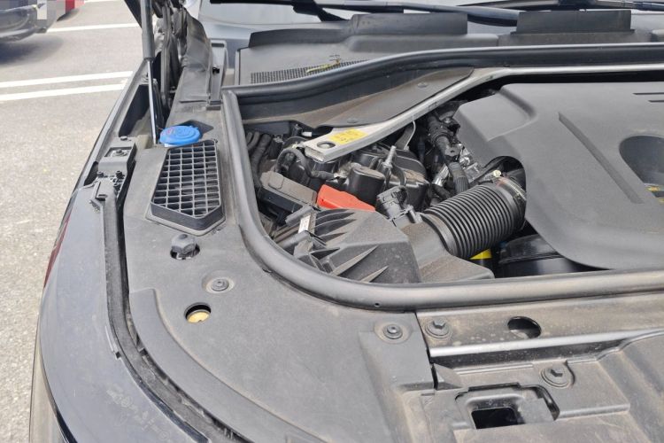 Used Land Rover Range 2024 3.0 L6 400 PS Prestige Extended Version 7-Seater Engine Bay Right