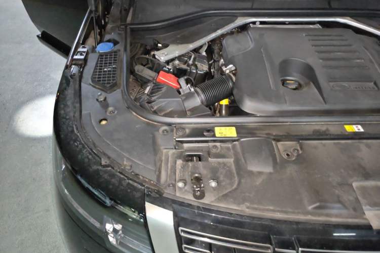 Used Land Rover Range 2024 3.0 L6 400 PS Prestige Extended Version 7-Seater Engine Bay Right