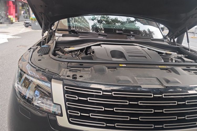 Used Land Rover Range 2024 3.0 L6 400 PS Prestige Extended Version 7-Seater Engine Bay Right
