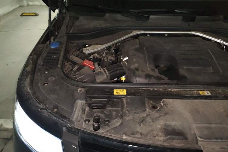 Used Land Rover Range 2024 3.0 L6 400 PS Extended Luxury Edition Engine Bay Right