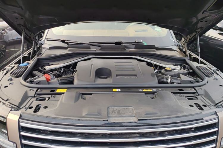 Used Land Rover Range 2024 3.0 L6 400 PS SV Prestige Extended-Length 4-Seat Version Engine Bay
