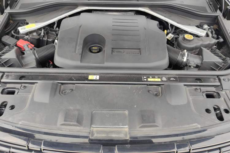 Used Land Rover Range 2024 3.0 L6 400 PS Prestige Extended Version 7-Seater Engine Bay