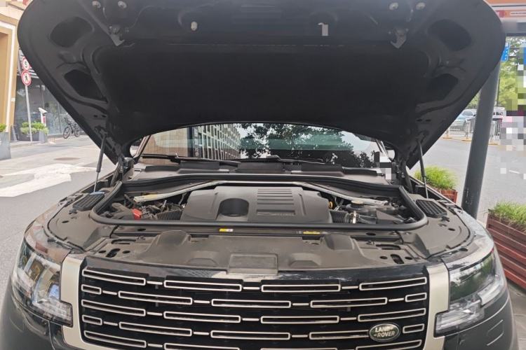 Used Land Rover Range 2024 3.0 L6 400 PS Prestige Extended Version 7-Seater Engine Bay