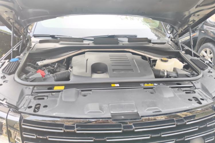 Used Land Rover Range 2024 3.0 L6 400 PS Prestige Extended Version 7-Seater Engine Bay