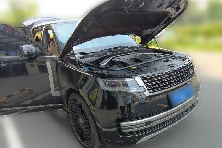 Used Land Rover Range 2024 3.0 L6 400 PS Extended Luxury Edition Front Right 45 Deg
