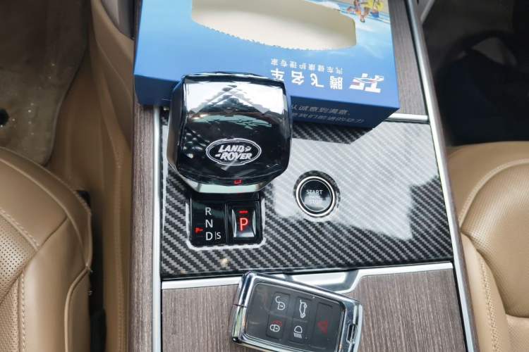 Used Land Rover Range 2024 3.0 L6 400 PS Prestige Extended Version 7-Seater Gear Lever