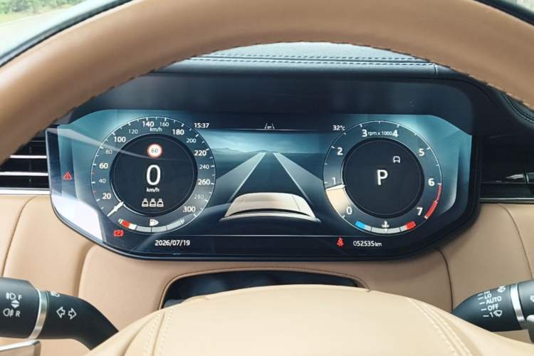 Used Land Rover Range 2024 3.0 L6 400 PS Extended Version Instrument Cluster