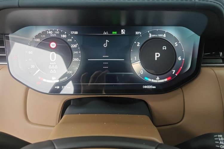 Used Land Rover Range 2024 3.0 L6 400 PS Prestige Extended Version 7-Seater Instrument Cluster