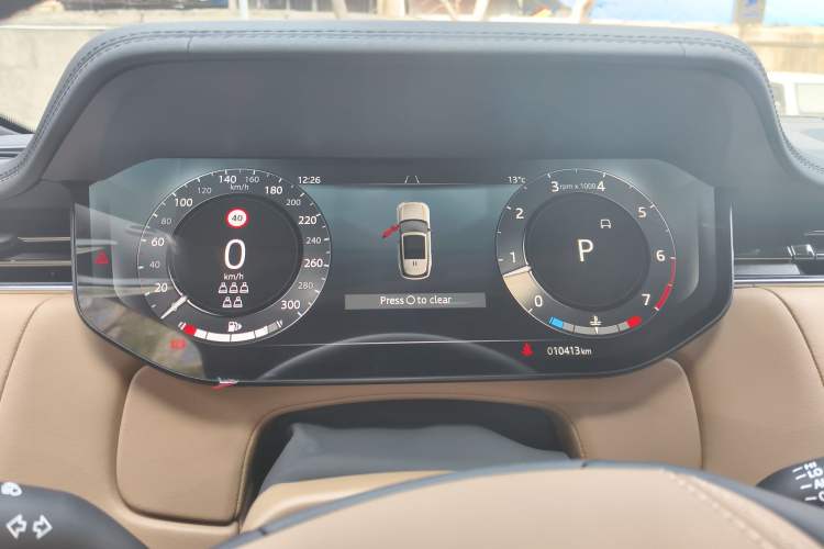 Used Land Rover Range 2024 3.0 L6 400 PS Prestige Extended Version 7-Seater Instrument Cluster
