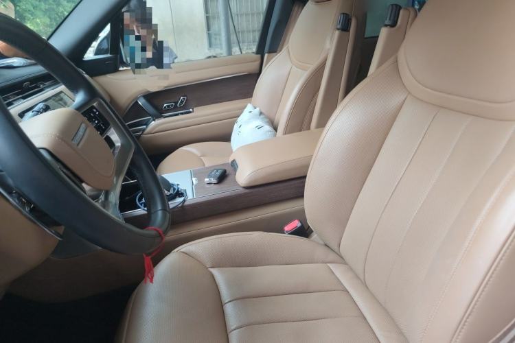 Used Land Rover Range 2024 3.0 L6 400 PS Prestige Extended Version 7-Seater Left Front Seat