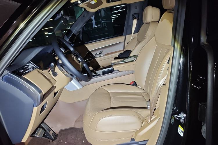 Used Land Rover Range 2024 3.0 L6 400 PS Prestige Extended Version 7-Seater Left Front Seat
