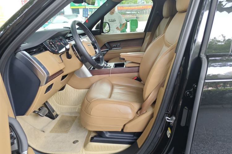 Used Land Rover Range 2024 3.0 L6 400 PS Prestige Extended Version 7-Seater Left Front Seat