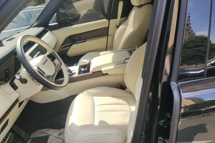 Used Land Rover Range 2024 3.0 L6 400 PS Extended Version Left Front Seat