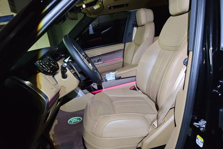 Used Land Rover Range 2024 3.0 L6 400 PS Prestige Extended Version 7-Seater Left Front Seat