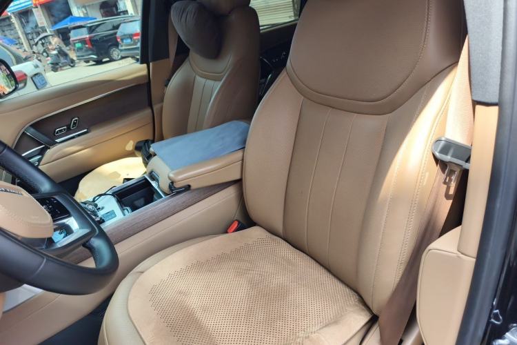 Used Land Rover Range 2024 3.0 L6 400 PS Prestige Extended Version 7-Seater Left Front Seat