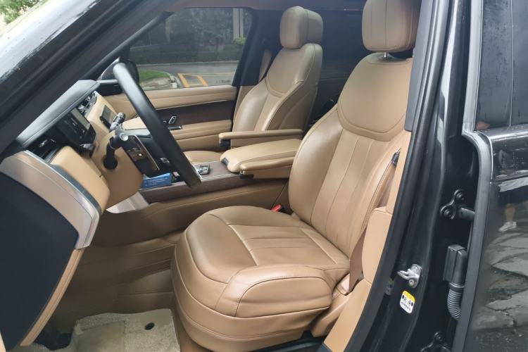 Used Land Rover Range 2024 3.0 L6 400 PS Prestige Extended Version 7-Seater Left Front Seat
