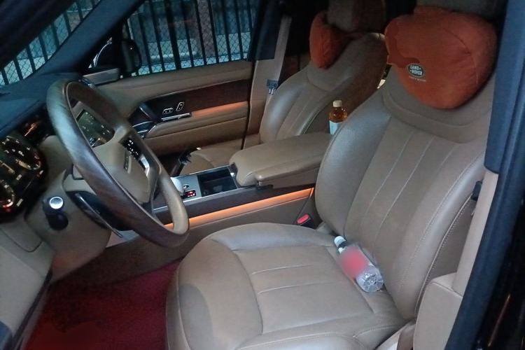Used Land Rover Range 2024 3.0 L6 400 PS Extended Luxury Edition Left Front Seat