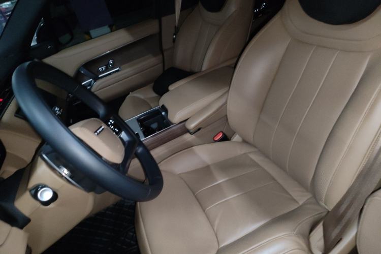 Used Land Rover Range 2024 3.0 L6 400 PS Prestige Extended Version 7-Seater Left Front Seat