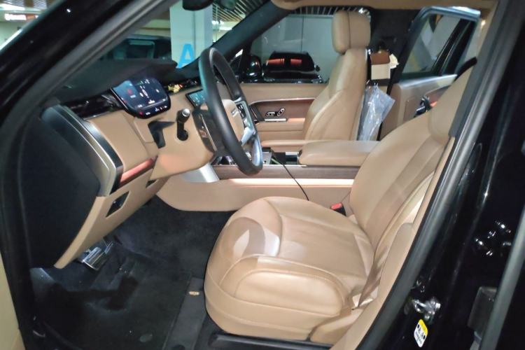 Used Land Rover Range 2024 3.0 L6 400 PS Prestige Extended Version 7-Seater Left Front Seat