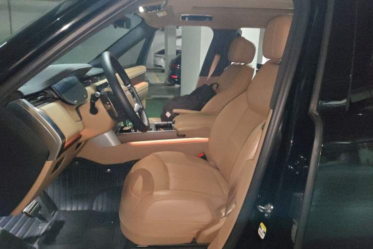 Used Land Rover Range 2024 3.0 L6 400 PS Prestige Extended Version 7-Seater Left Front Seat