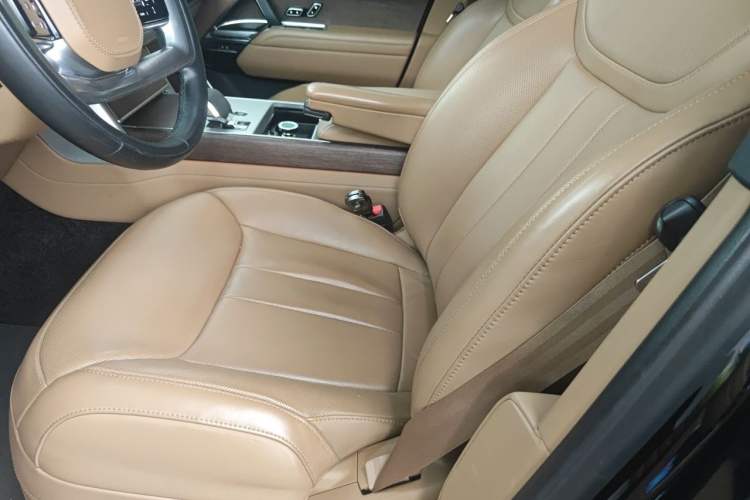 Used Land Rover Range 2024 3.0 L6 400 PS Prestige Extended Version 7-Seater Left Front Seat